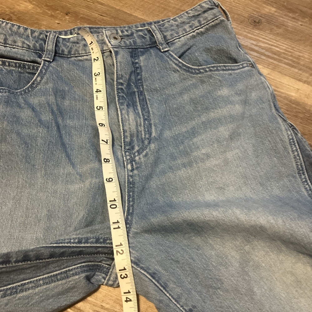 Women's Two-Tone Light Blue Cropped Jeans - Picture 4 of 10